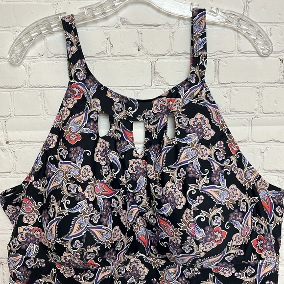 Septangle High Neck Key Hole Tankini Top in Paisley Print - Picture 2 of 12